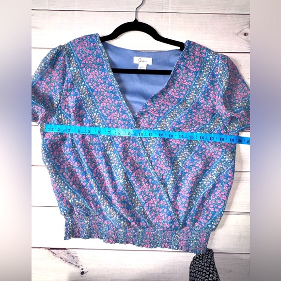 Jopra Floral Surplice Blouse – Size Large
Office Church Dressy Vacation - Picture 3 of 6